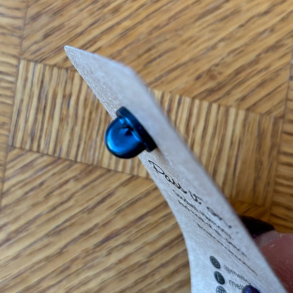 Mello Accessories Peace Pin - Picture 2 of 2